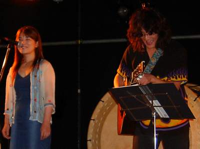 笑いの絶えないナンバー。もちろん観客も笑顔。